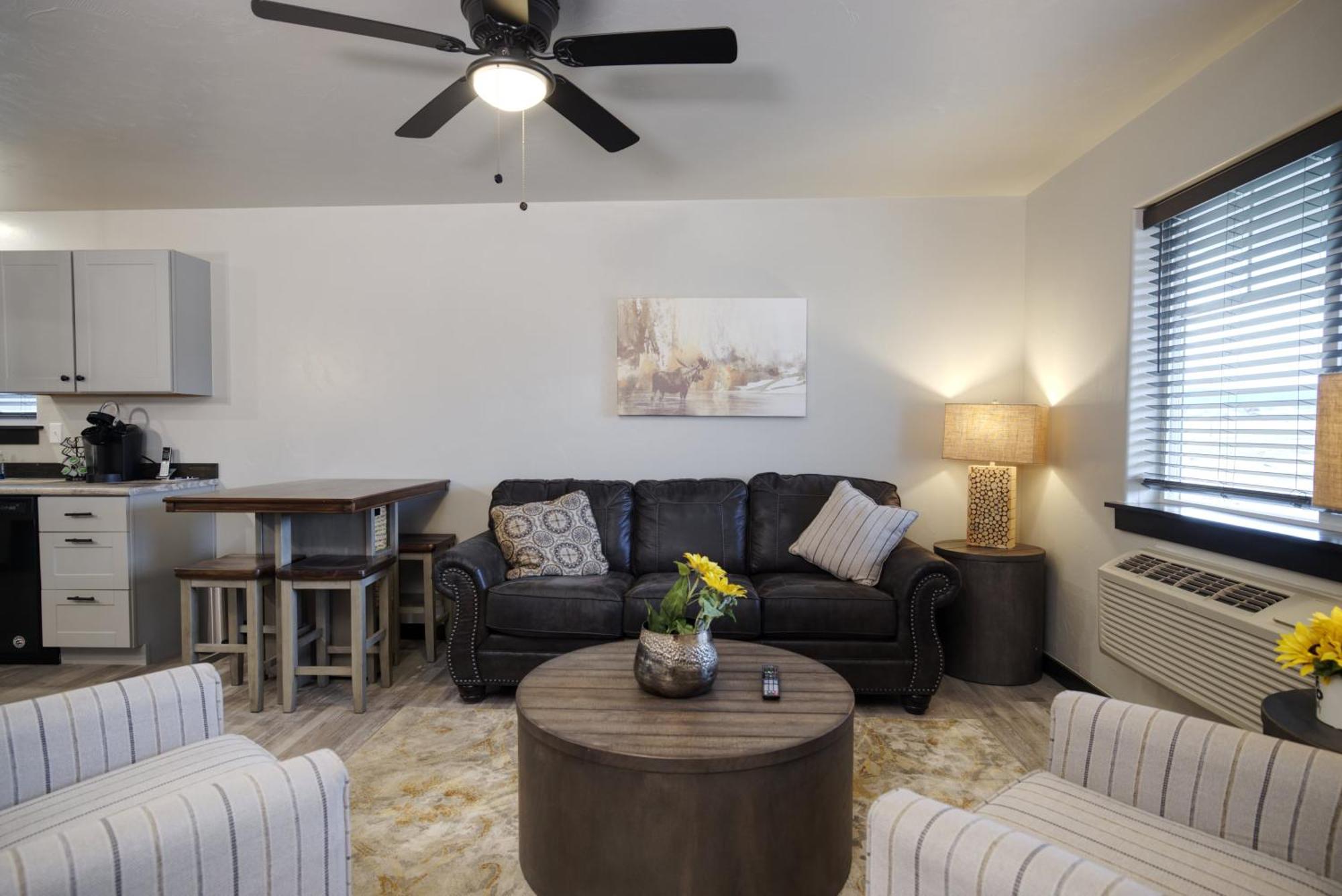 Copper King Extended Stay Collection Butte Room photo